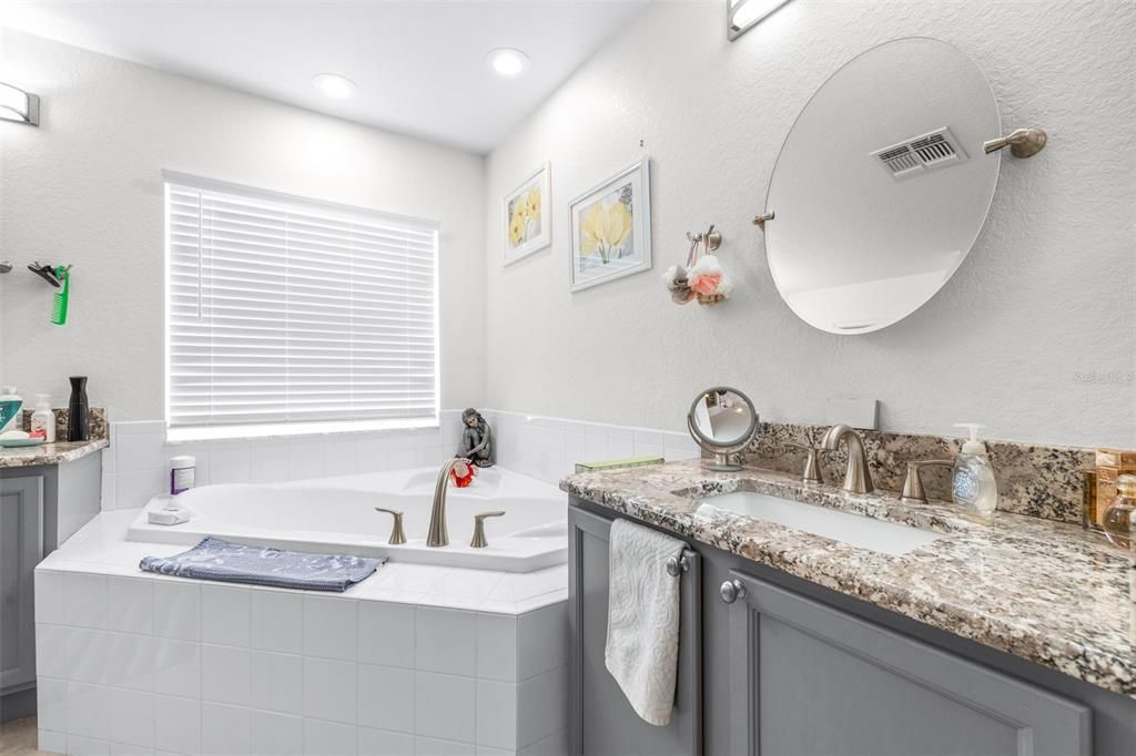 For Sale: $349,000 (3 beds, 2 baths, 1682 Square Feet)