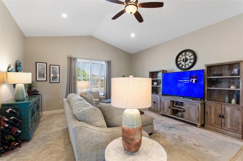 For Sale: $473,750 (1 beds, 1 baths, 1056 Square Feet)