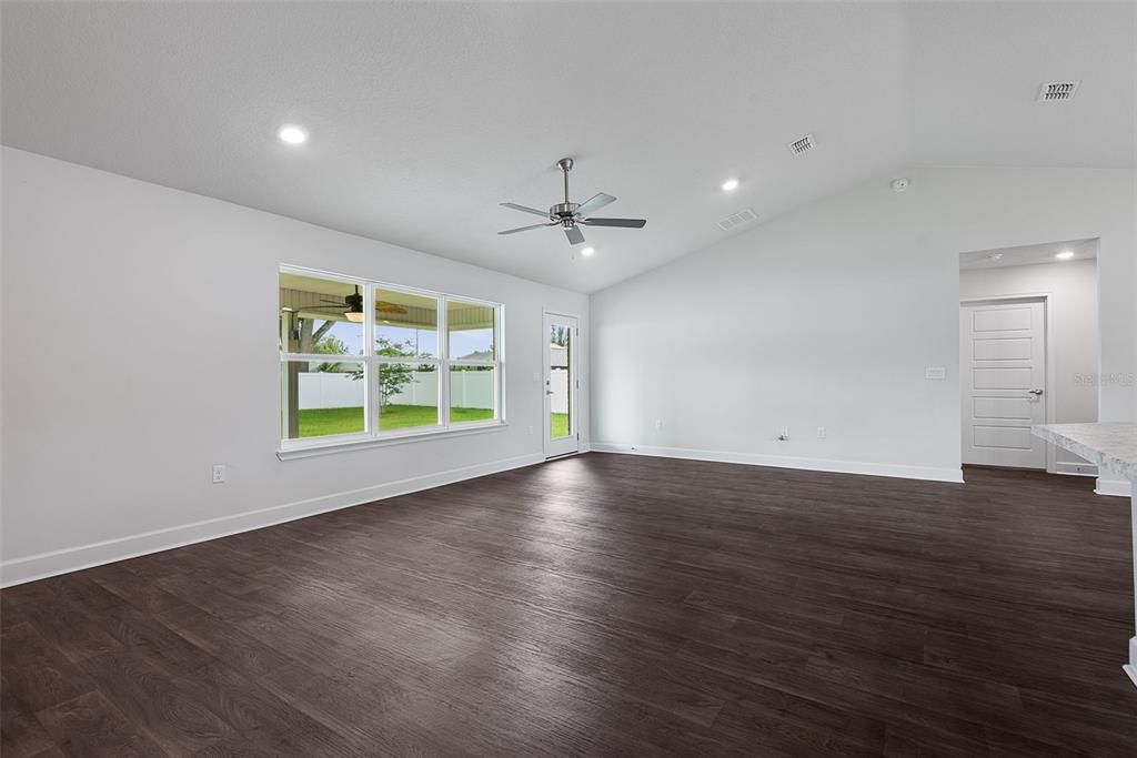 En Venta: $336,000 (3 camas, 2 baños, 1564 Pies cuadrados)