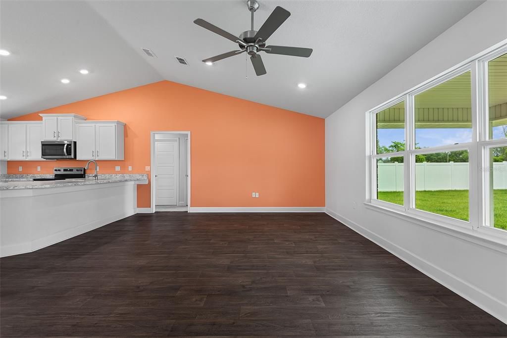 En Venta: $336,000 (3 camas, 2 baños, 1564 Pies cuadrados)