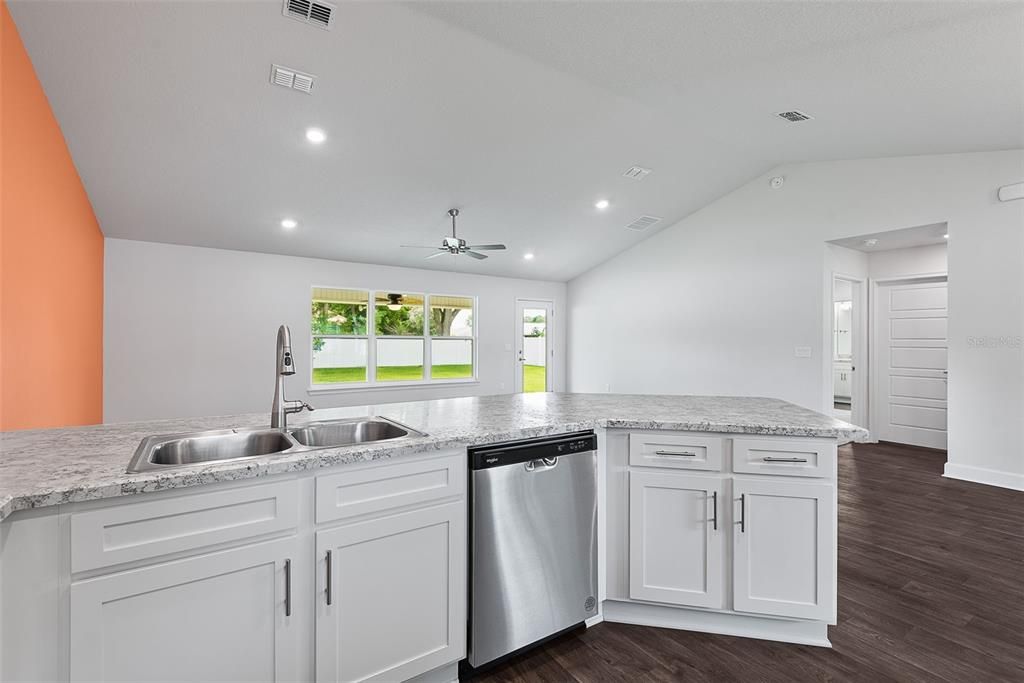 En Venta: $336,000 (3 camas, 2 baños, 1564 Pies cuadrados)