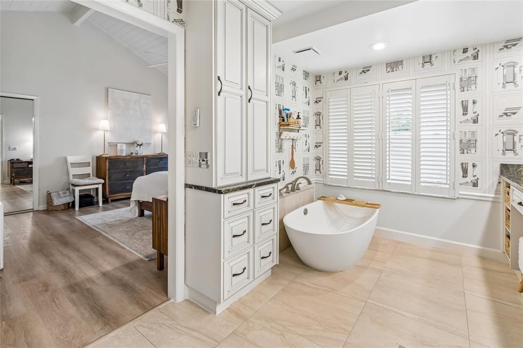 For Sale: $515,000 (3 beds, 3 baths, 2567 Square Feet)