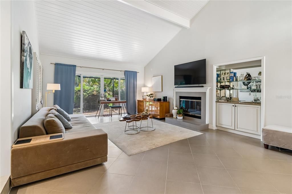 For Sale: $515,000 (3 beds, 3 baths, 2567 Square Feet)