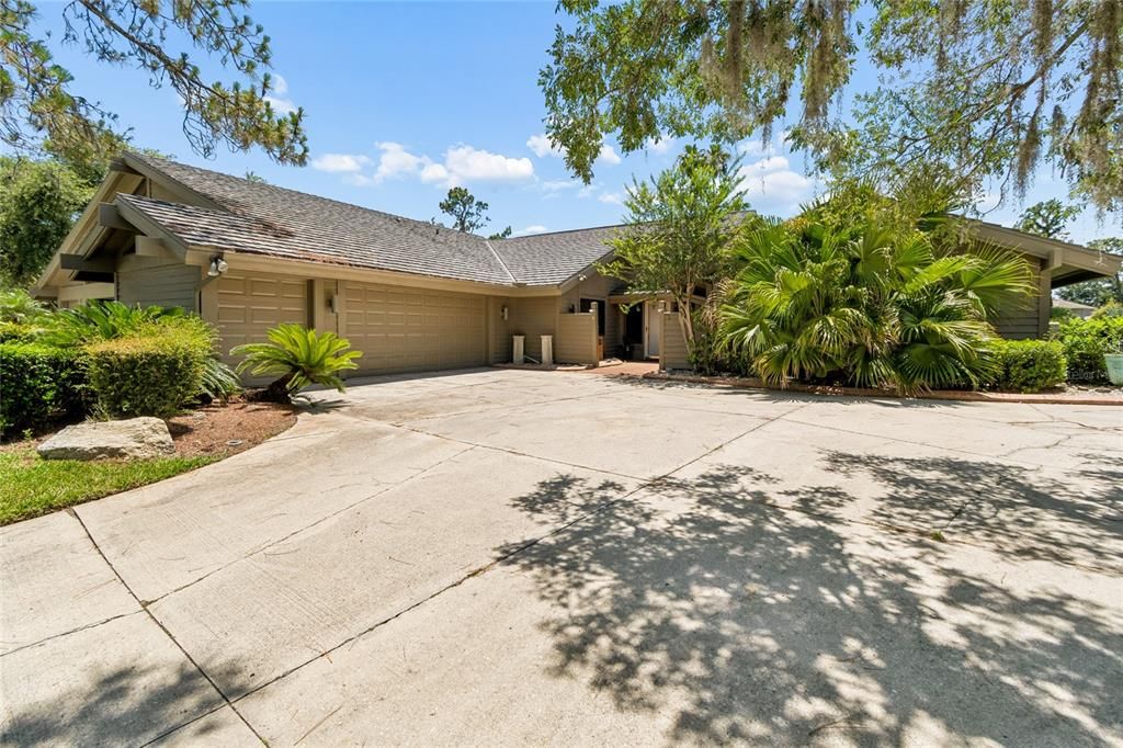 For Sale: $515,000 (3 beds, 3 baths, 2567 Square Feet)