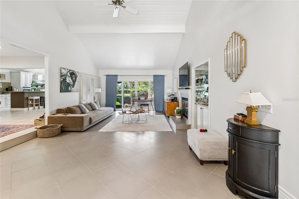 For Sale: $515,000 (3 beds, 3 baths, 2567 Square Feet)