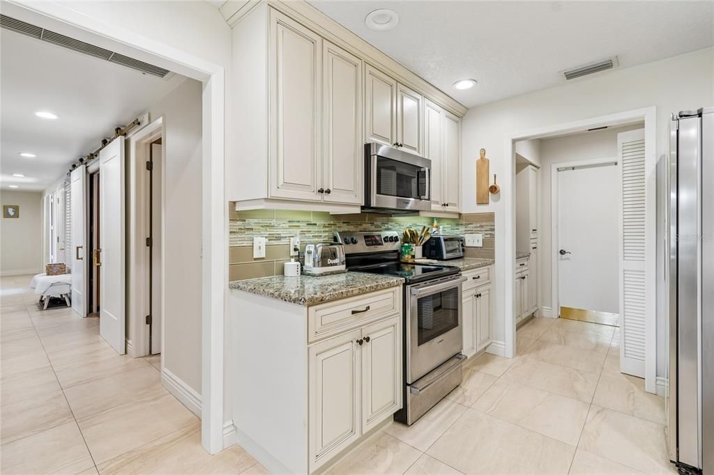 For Sale: $515,000 (3 beds, 3 baths, 2567 Square Feet)