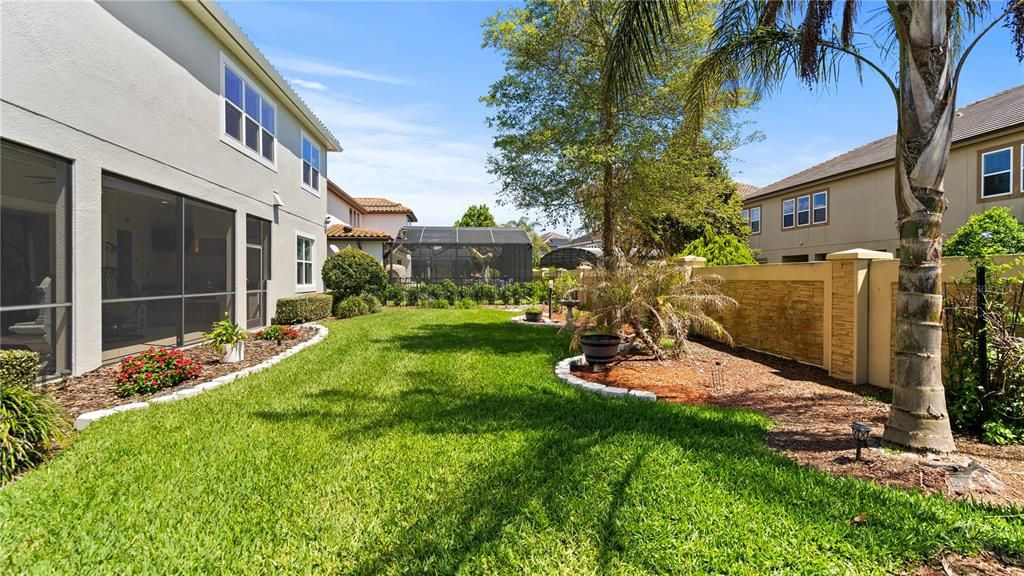 For Sale: $1,275,000 (6 beds, 5 baths, 4816 Square Feet)