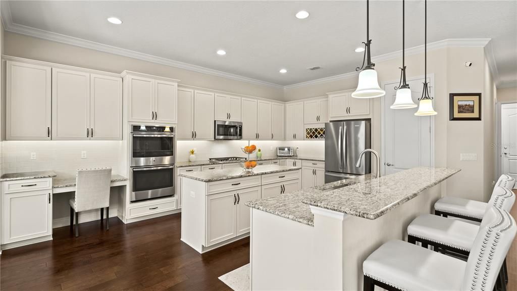 For Sale: $1,275,000 (6 beds, 5 baths, 4816 Square Feet)