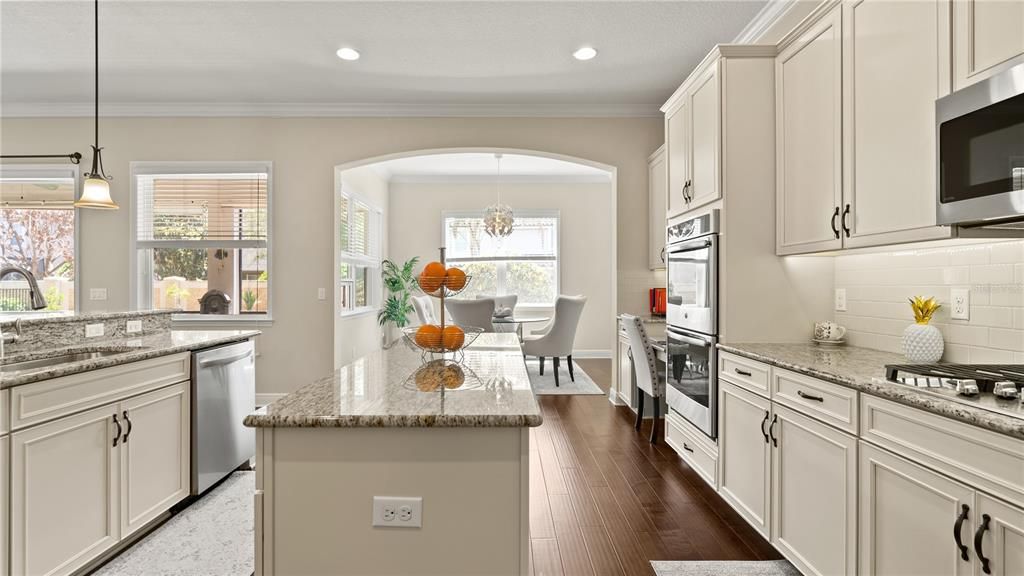 For Sale: $1,275,000 (6 beds, 5 baths, 4816 Square Feet)