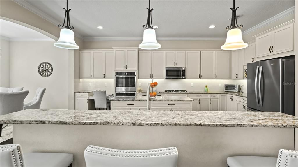 For Sale: $1,275,000 (6 beds, 5 baths, 4816 Square Feet)