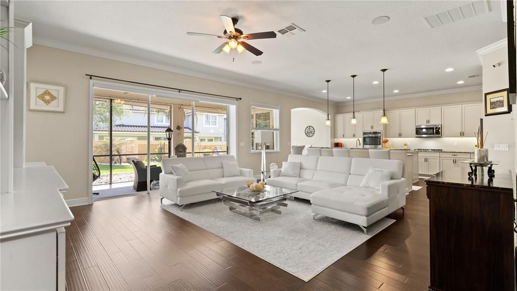 For Sale: $1,275,000 (6 beds, 5 baths, 4816 Square Feet)