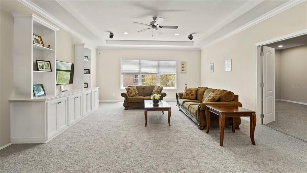 For Sale: $1,275,000 (6 beds, 5 baths, 4816 Square Feet)