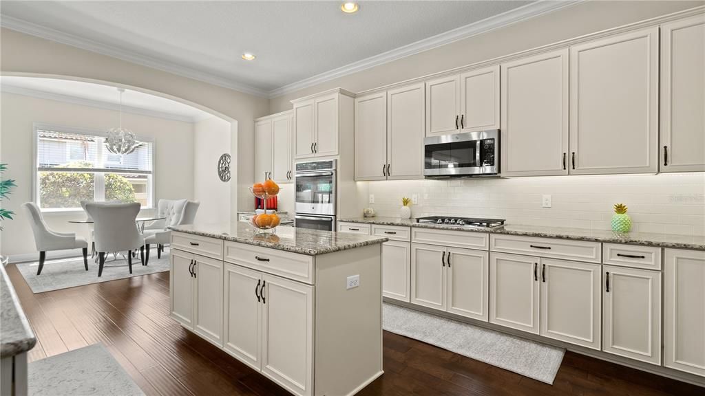 For Sale: $1,275,000 (6 beds, 5 baths, 4816 Square Feet)