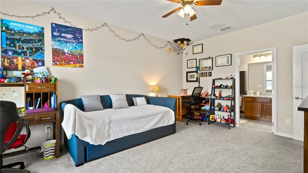 For Sale: $1,275,000 (6 beds, 5 baths, 4816 Square Feet)