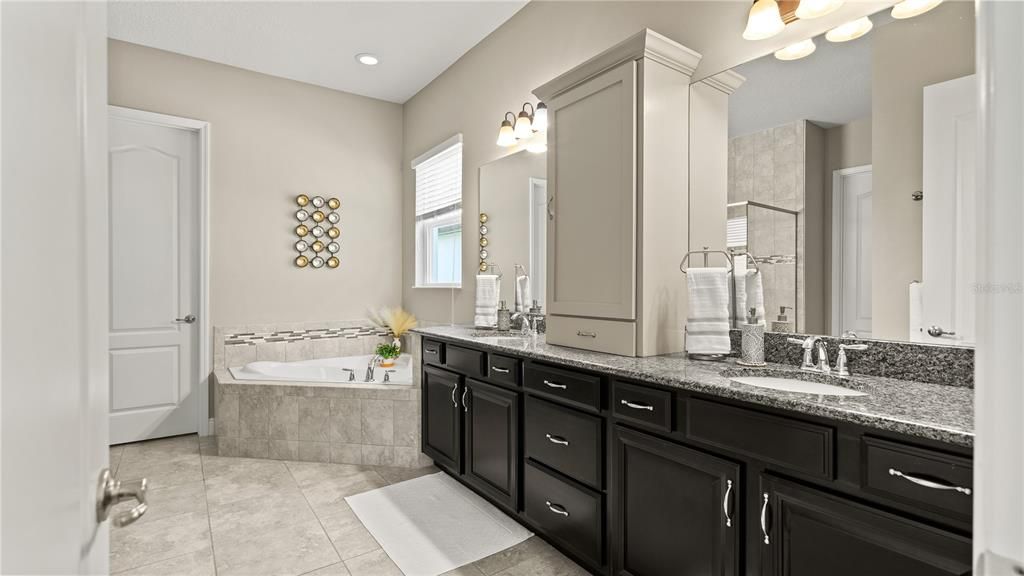 For Sale: $1,275,000 (6 beds, 5 baths, 4816 Square Feet)
