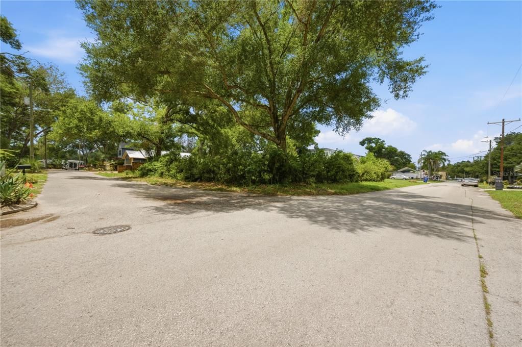 待售: $290,000 (0.21 acres)