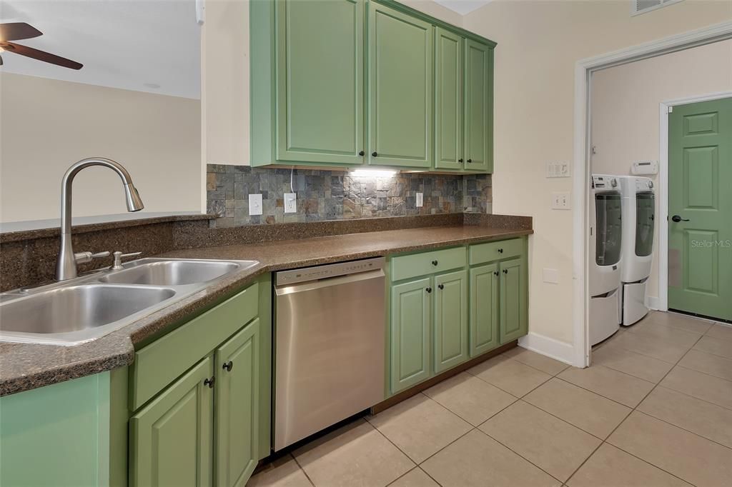 En Venta: $374,900 (3 camas, 2 baños, 1735 Pies cuadrados)