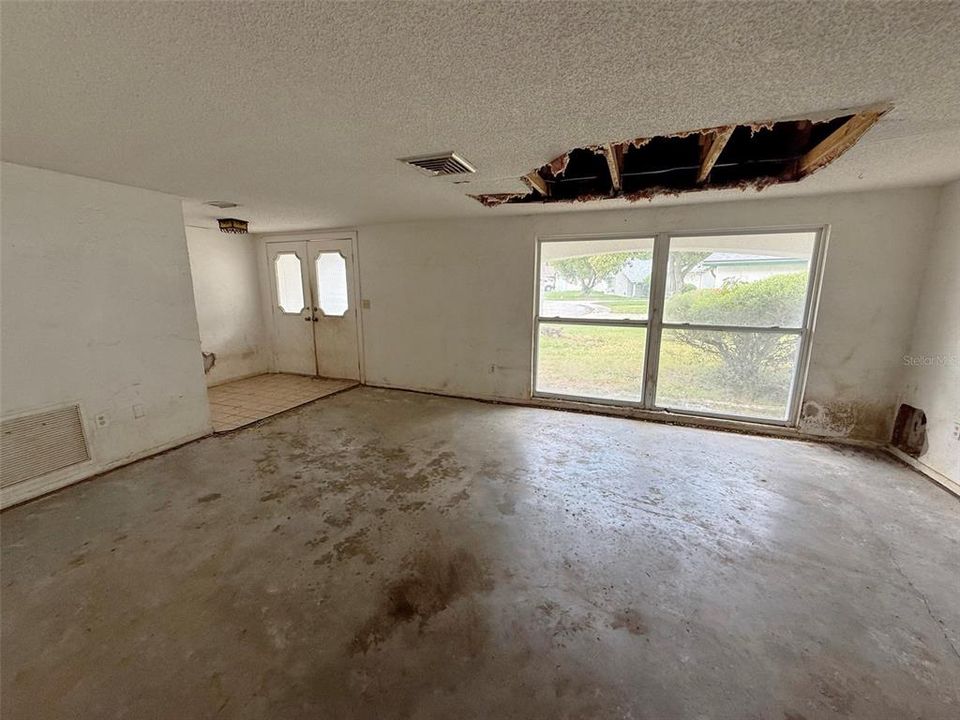 For Sale: $194,900 (4 beds, 3 baths, 2047 Square Feet)