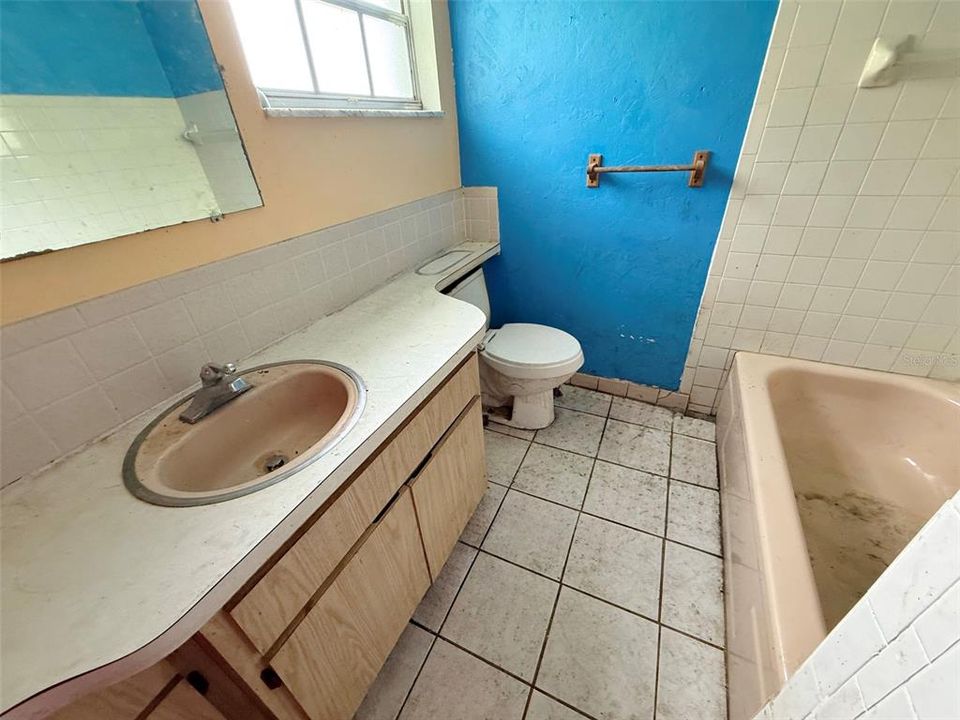 For Sale: $194,900 (4 beds, 3 baths, 2047 Square Feet)
