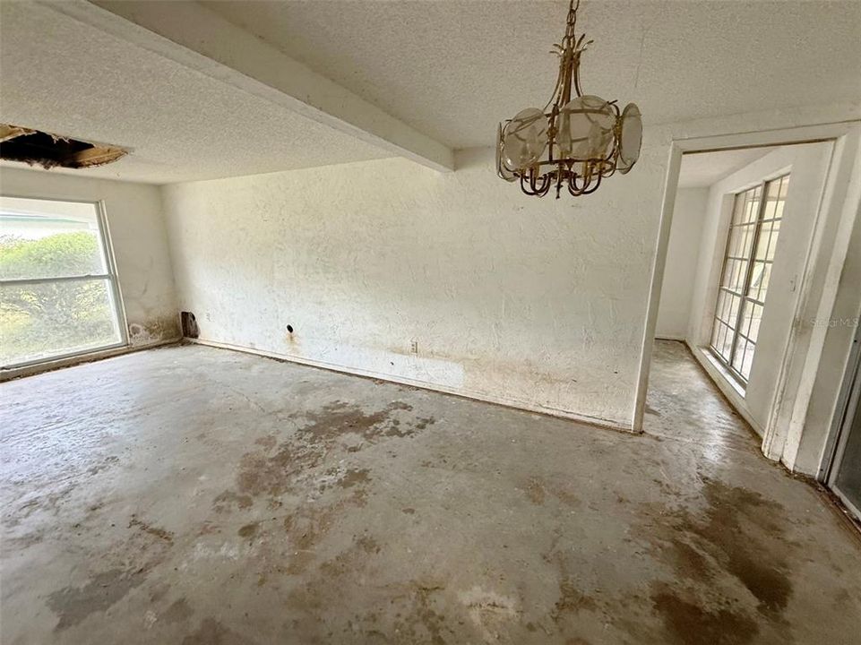 For Sale: $194,900 (4 beds, 3 baths, 2047 Square Feet)