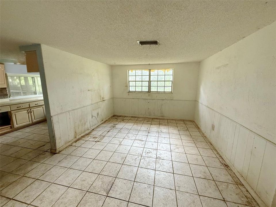 For Sale: $194,900 (4 beds, 3 baths, 2047 Square Feet)