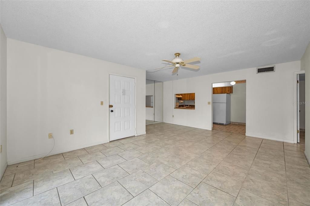 For Sale: $154,900 (2 beds, 2 baths, 1038 Square Feet)