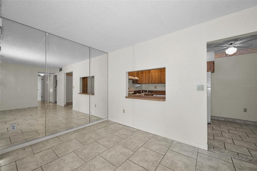 For Sale: $154,900 (2 beds, 2 baths, 1038 Square Feet)