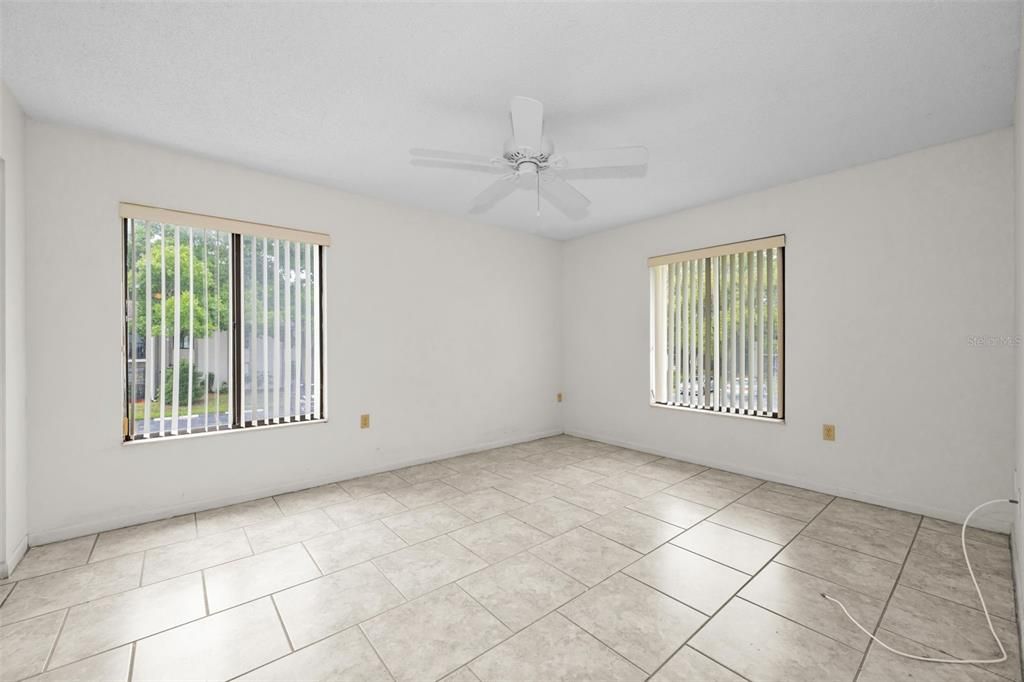 For Sale: $154,900 (2 beds, 2 baths, 1038 Square Feet)