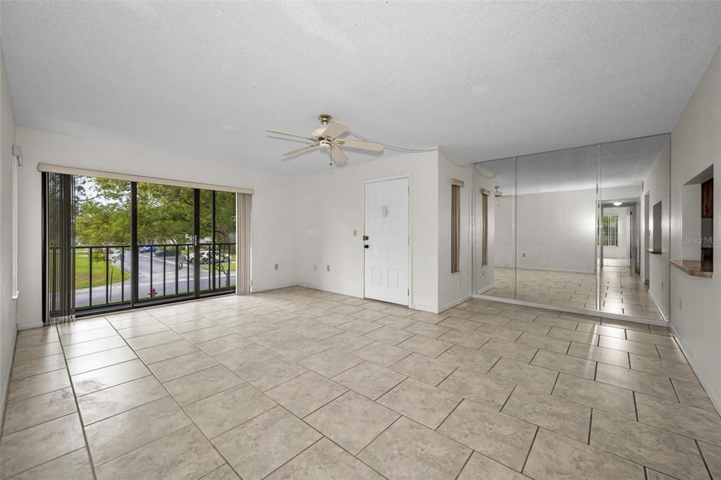 For Sale: $154,900 (2 beds, 2 baths, 1038 Square Feet)