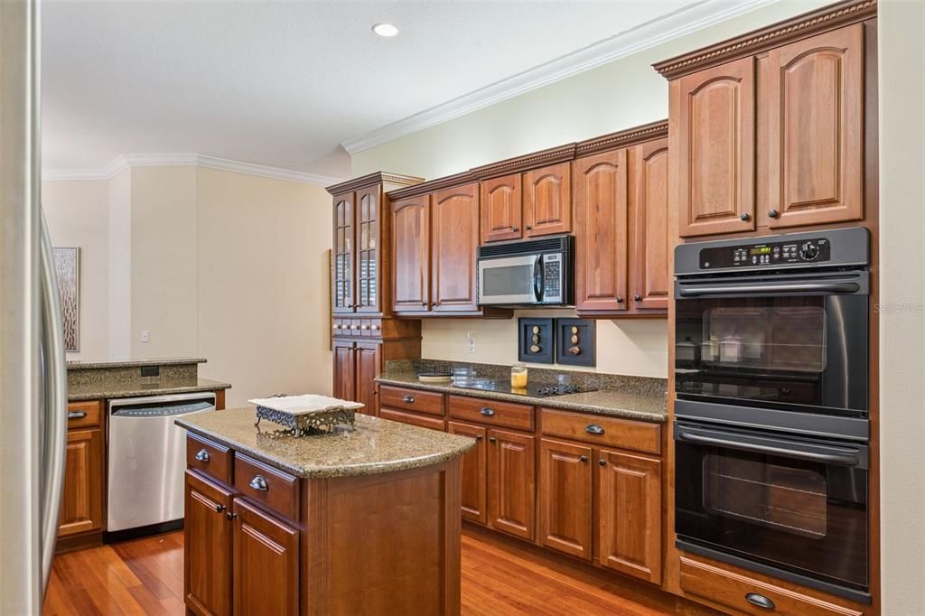 For Sale: $1,200,000 (4 beds, 3 baths, 3512 Square Feet)