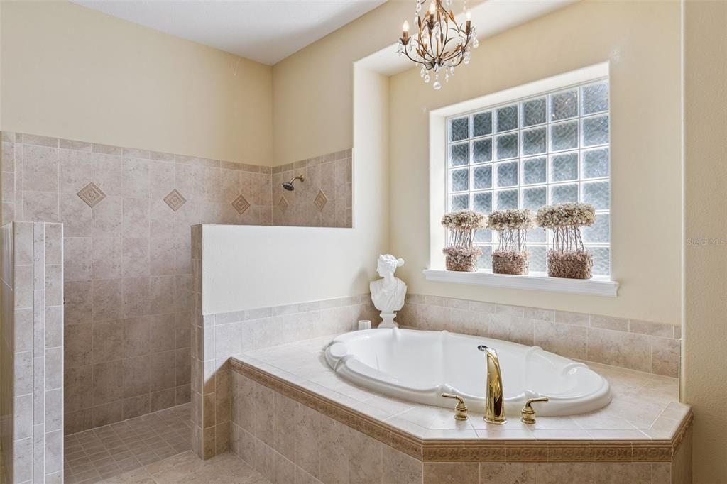 For Sale: $1,200,000 (4 beds, 3 baths, 3512 Square Feet)