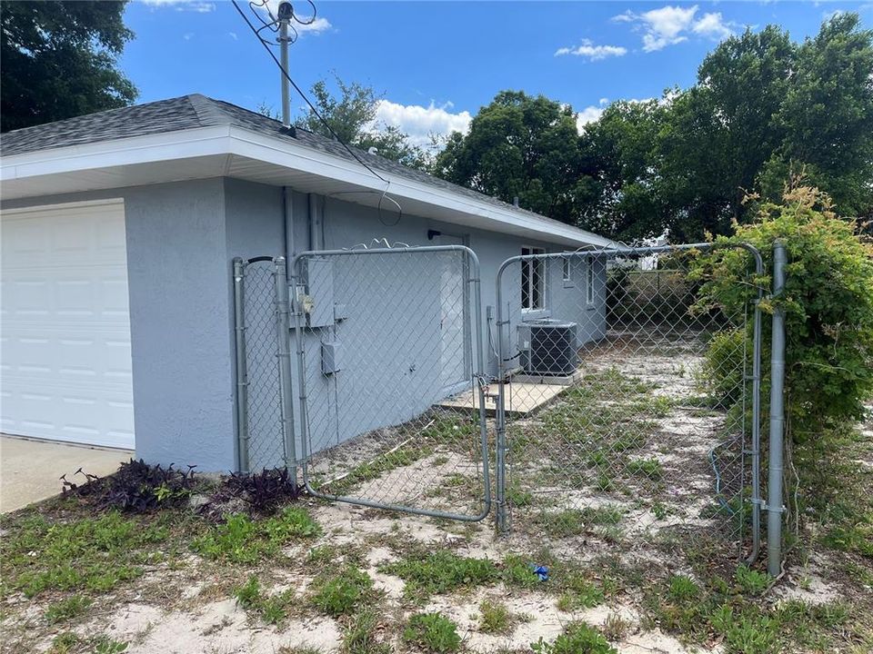 Active With Contract: $299,950 (3 beds, 2 baths, 1771 Square Feet)