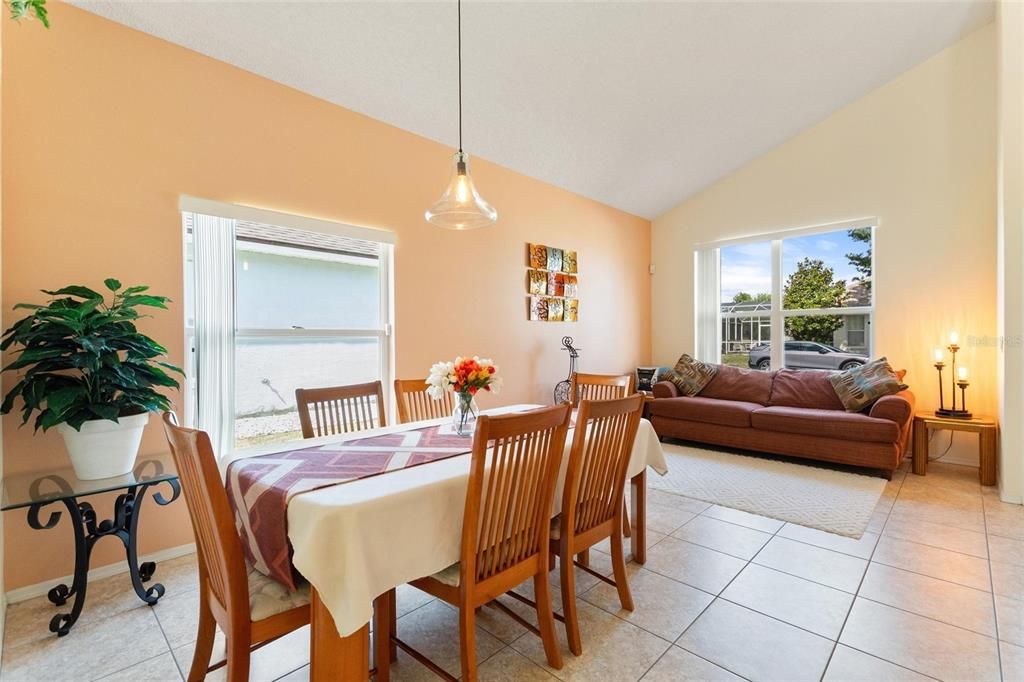 En Venta: $414,000 (4 camas, 3 baños, 1877 Pies cuadrados)
