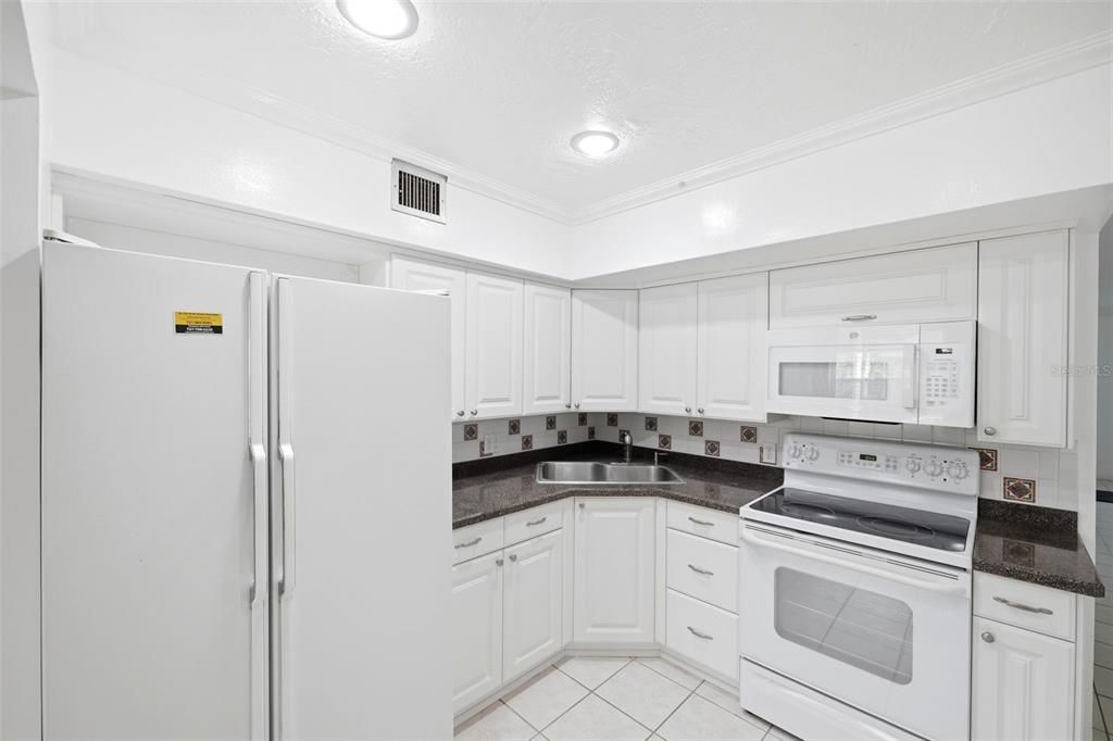 Activo con contrato: $114,900 (2 camas, 1 baños, 1100 Pies cuadrados)