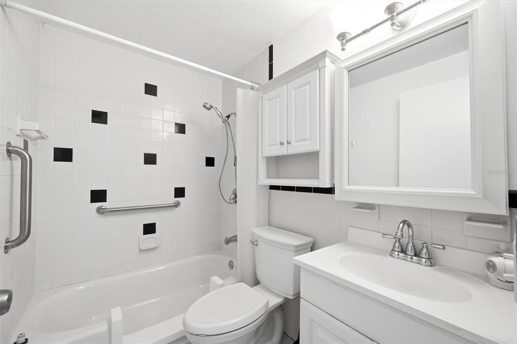 Activo con contrato: $114,900 (2 camas, 1 baños, 1100 Pies cuadrados)
