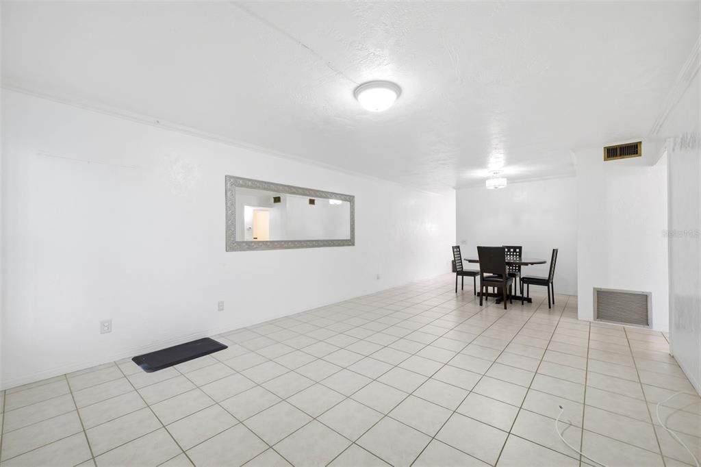 Activo con contrato: $114,900 (2 camas, 1 baños, 1100 Pies cuadrados)