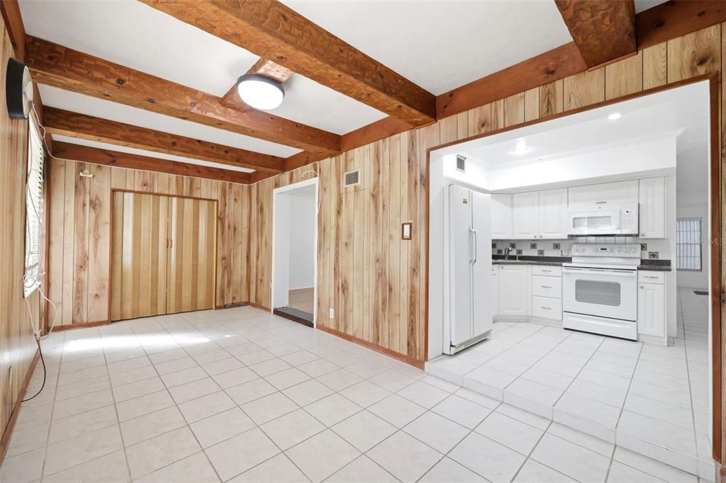 Activo con contrato: $114,900 (2 camas, 1 baños, 1100 Pies cuadrados)