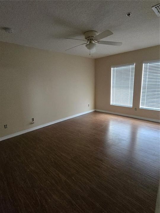 В аренду: $1,900 (3 спален, 2 ванн, 1382 Квадратных фут)