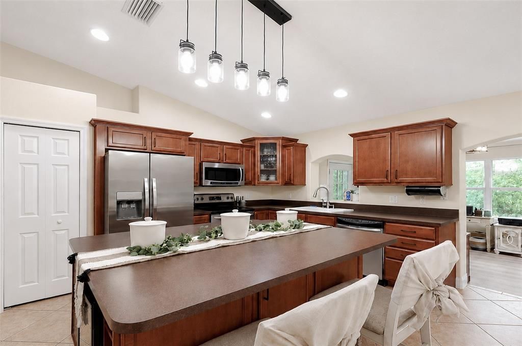 For Sale: $374,975 (3 beds, 2 baths, 1420 Square Feet)