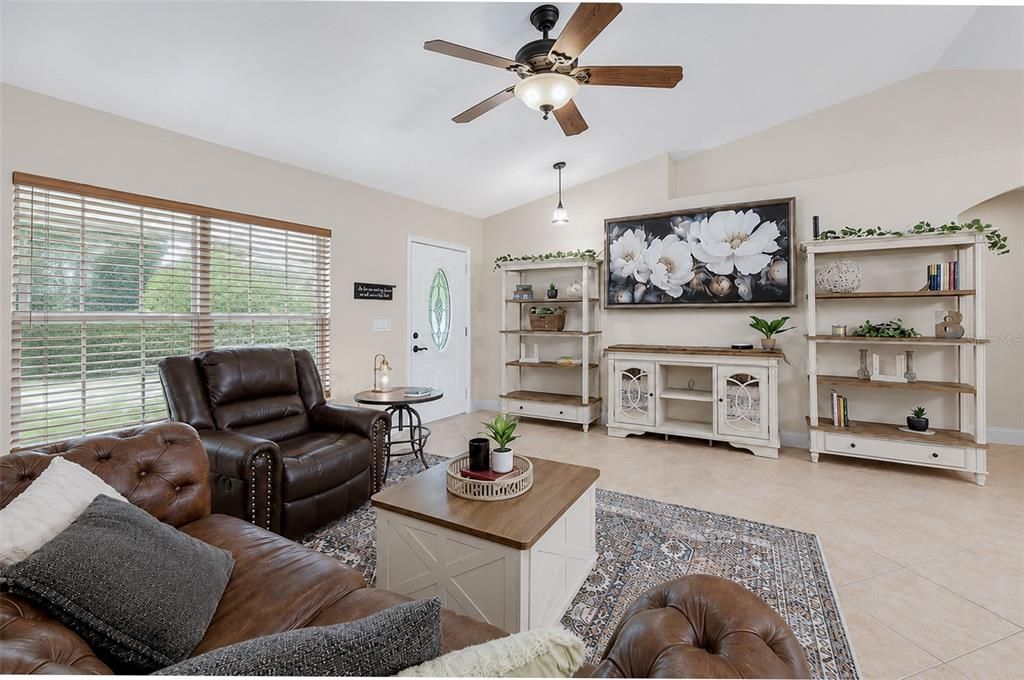 For Sale: $374,975 (3 beds, 2 baths, 1420 Square Feet)