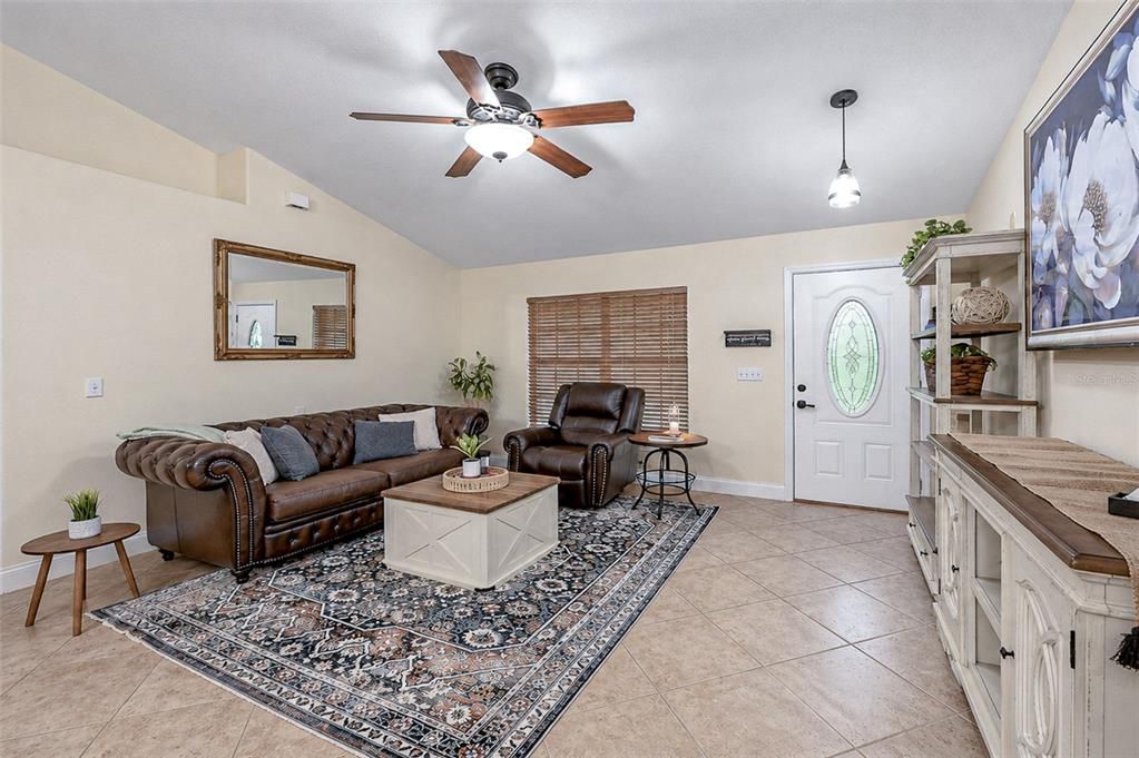 For Sale: $374,975 (3 beds, 2 baths, 1420 Square Feet)