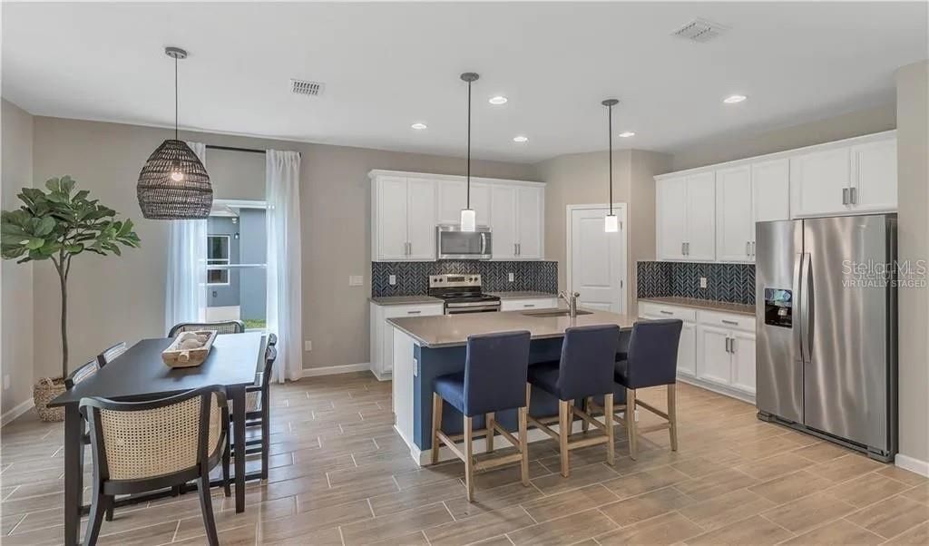For Sale: $330,900 (4 beds, 2 baths, 1959 Square Feet)