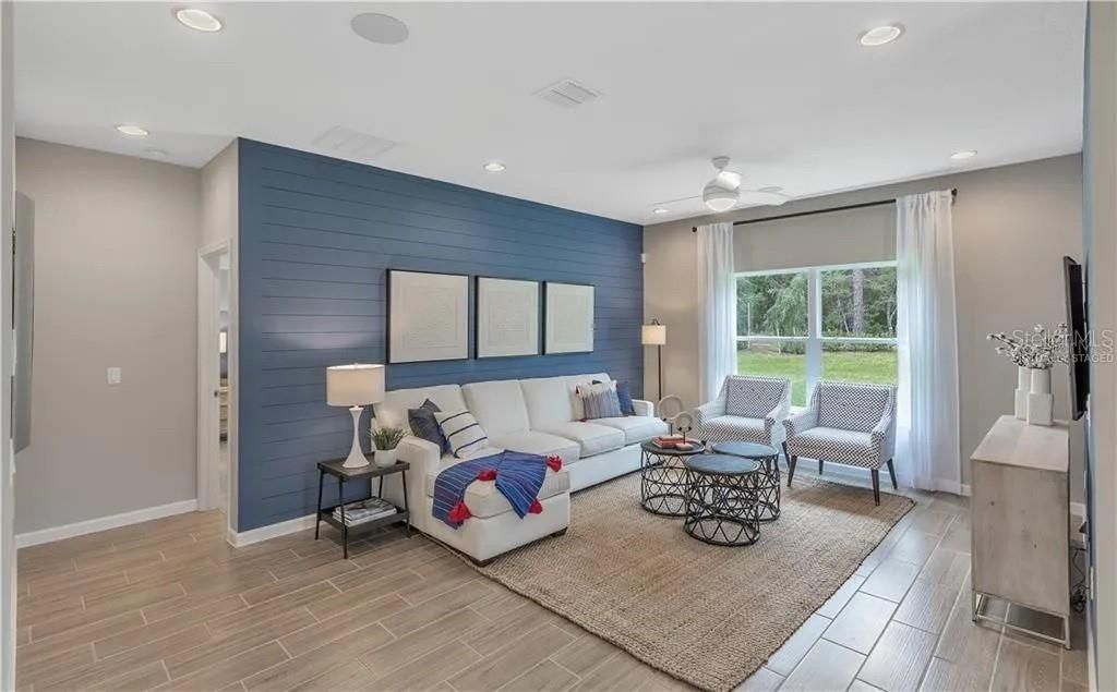For Sale: $330,900 (4 beds, 2 baths, 1959 Square Feet)