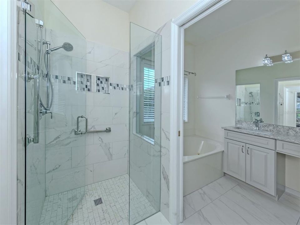 En Venta: $345,000 (2 camas, 2 baños, 1712 Pies cuadrados)