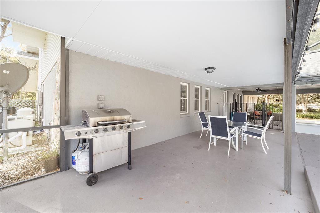For Sale: $695,000 (4 beds, 3 baths, 2660 Square Feet)