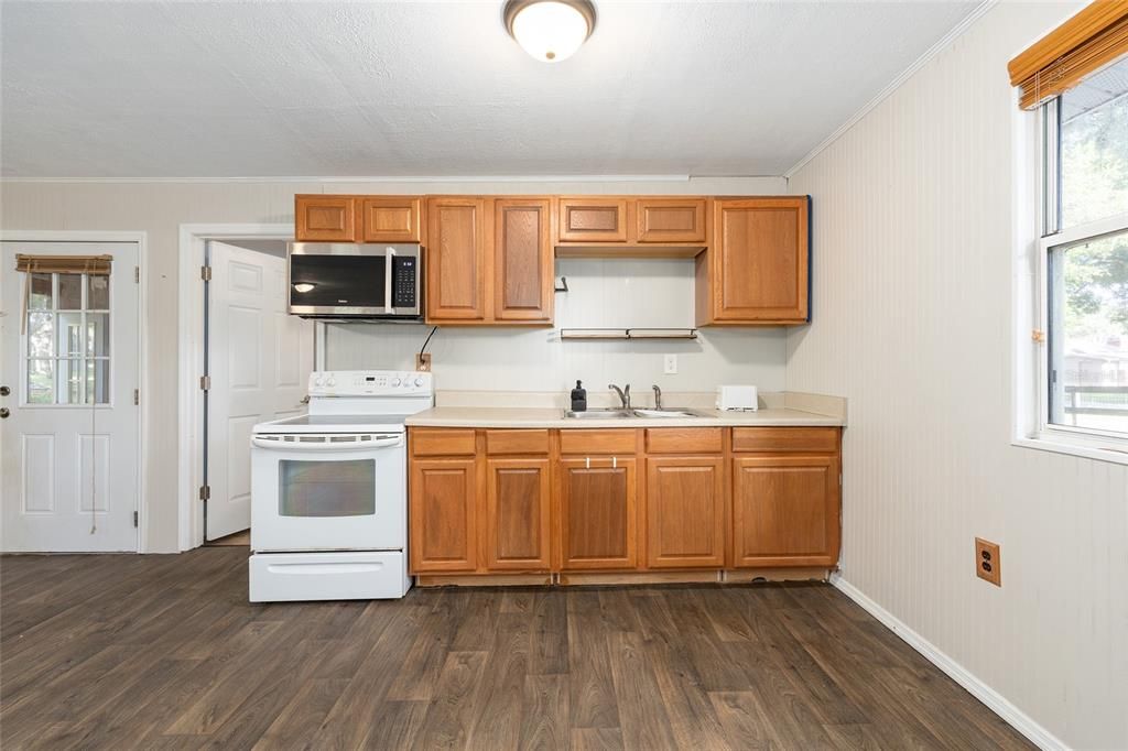For Sale: $695,000 (4 beds, 3 baths, 2660 Square Feet)