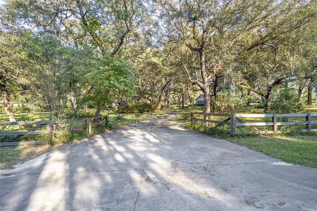 For Sale: $695,000 (4 beds, 3 baths, 2660 Square Feet)