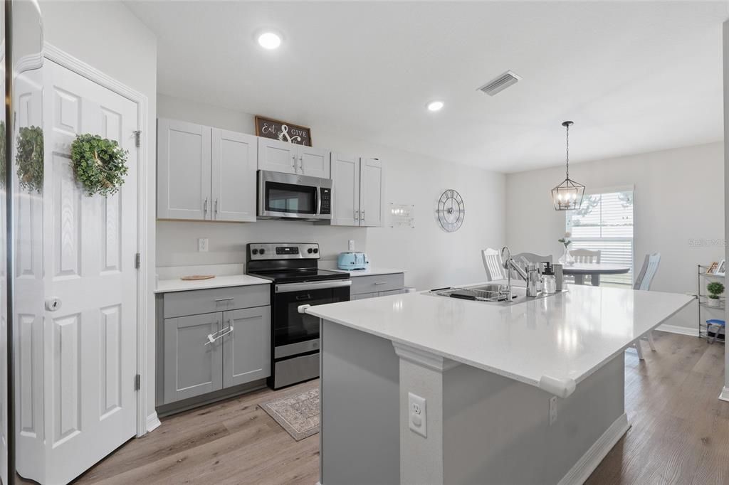 For Sale: $330,000 (3 beds, 2 baths, 1424 Square Feet)