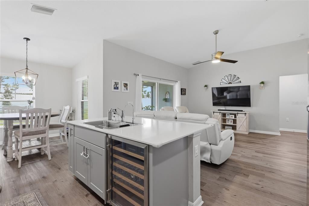 For Sale: $330,000 (3 beds, 2 baths, 1424 Square Feet)