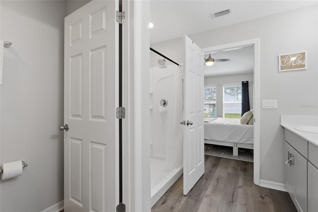 For Sale: $330,000 (3 beds, 2 baths, 1424 Square Feet)